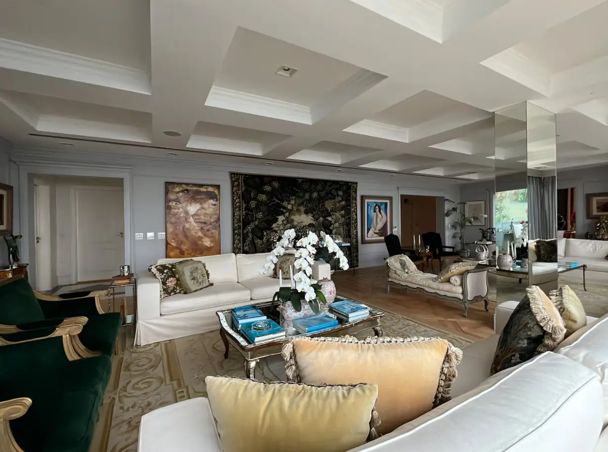 Com 1,8 mil m², o imóvel de Marcelo de Carvalho e Luciana Gimenez possui sete suítes de luxo e banheiros separados para homens e mulheres | Foto: Divulgação/MBRAS