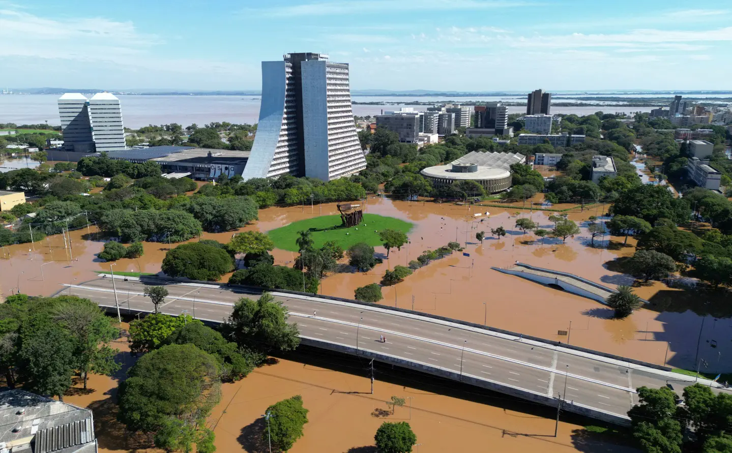 Ruas alagadas no centro de Porto Alegre - 7/5/2024 | Foto: Diego Vara/Reuters