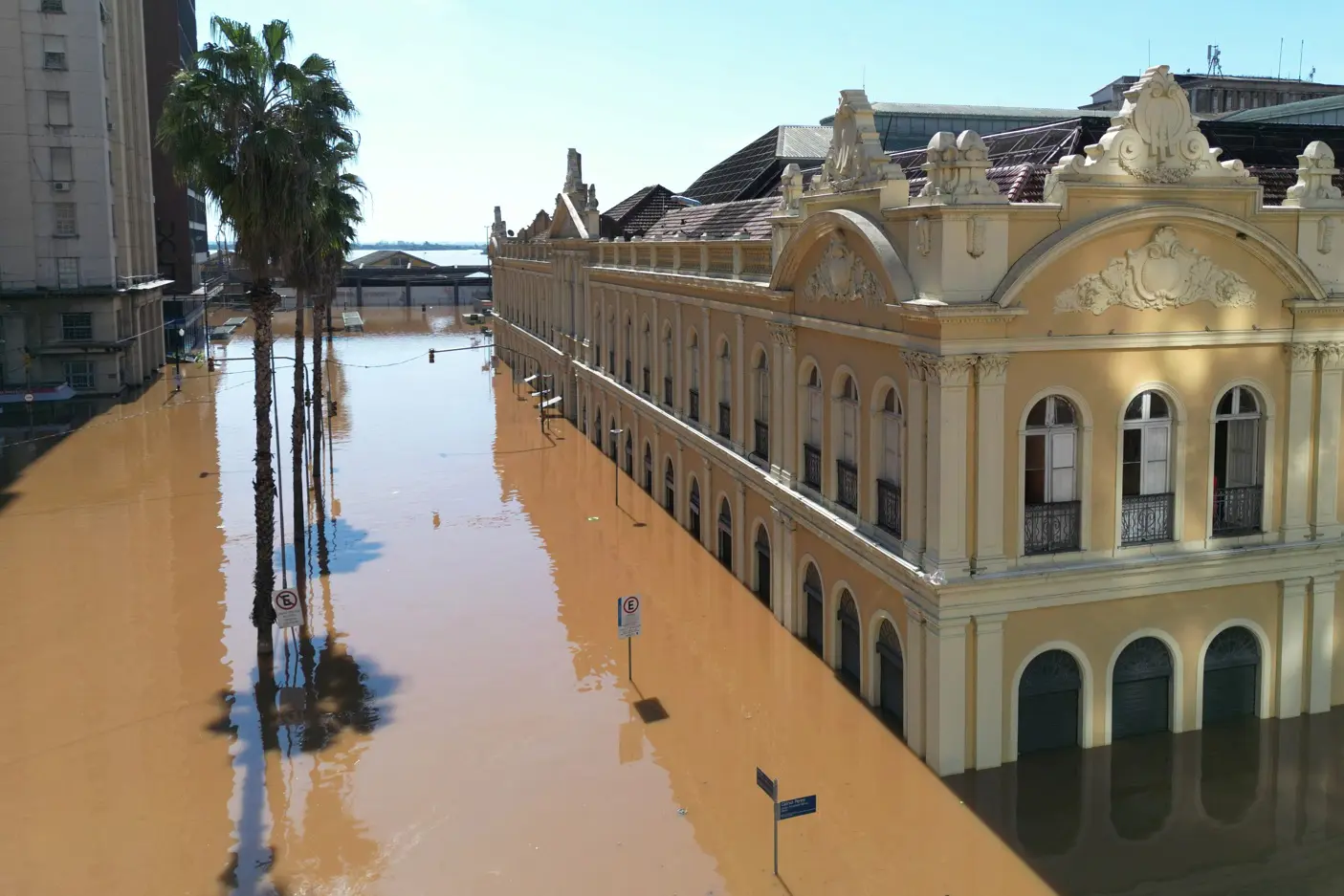 Drone mostra área alagada ao redor do centro de Porto Alegre, no Rio Grande do Sul - 7/5/2024 | Foto: Diego Vara/Reuters