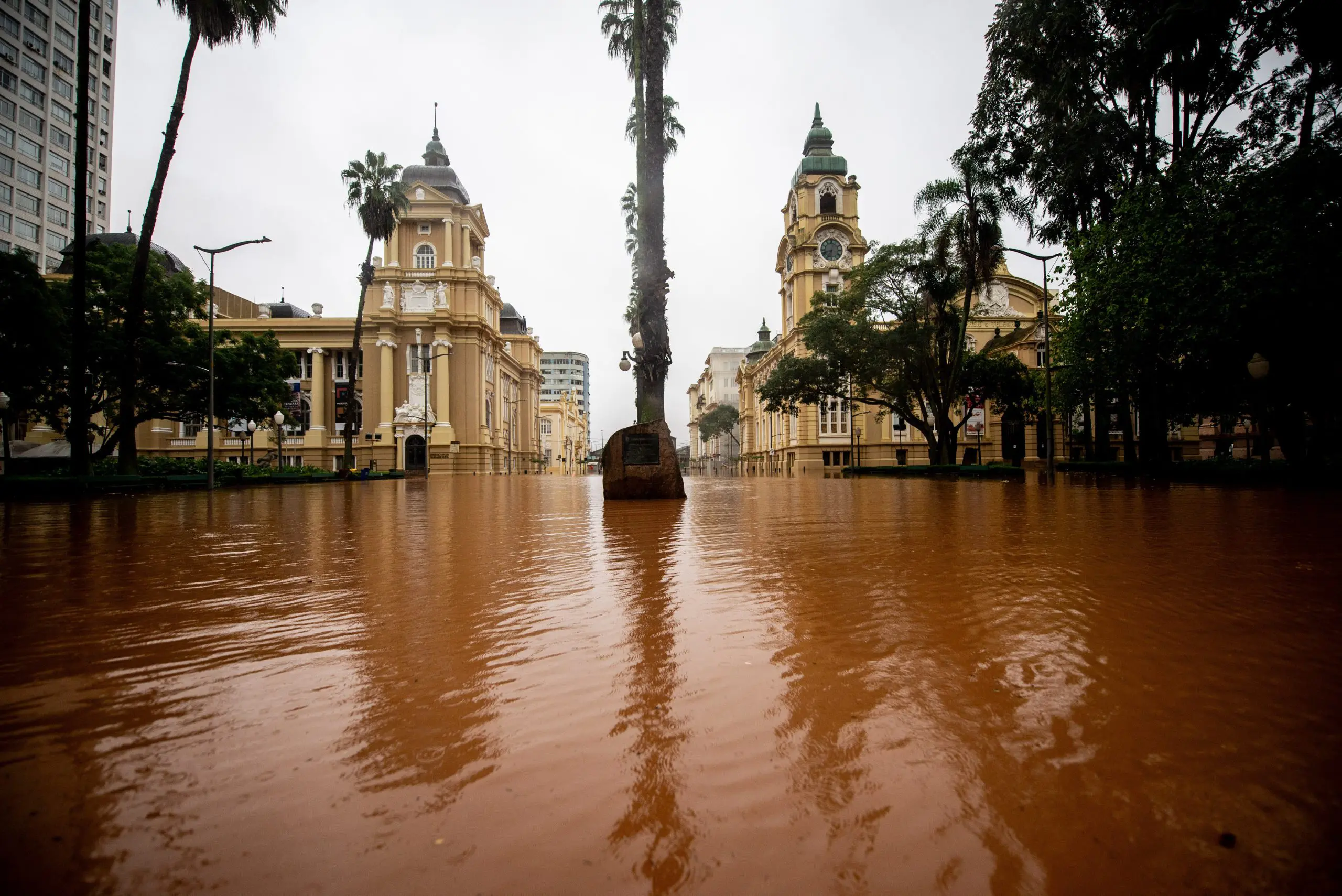 A enchente em Porto Alegre já é histórica. O Lago Guaíba, por exemplo, atingi 4,5 metros - 3/5/2024 | Foto: Mateus Piccini/FotoArena/Estadão Conteúdo