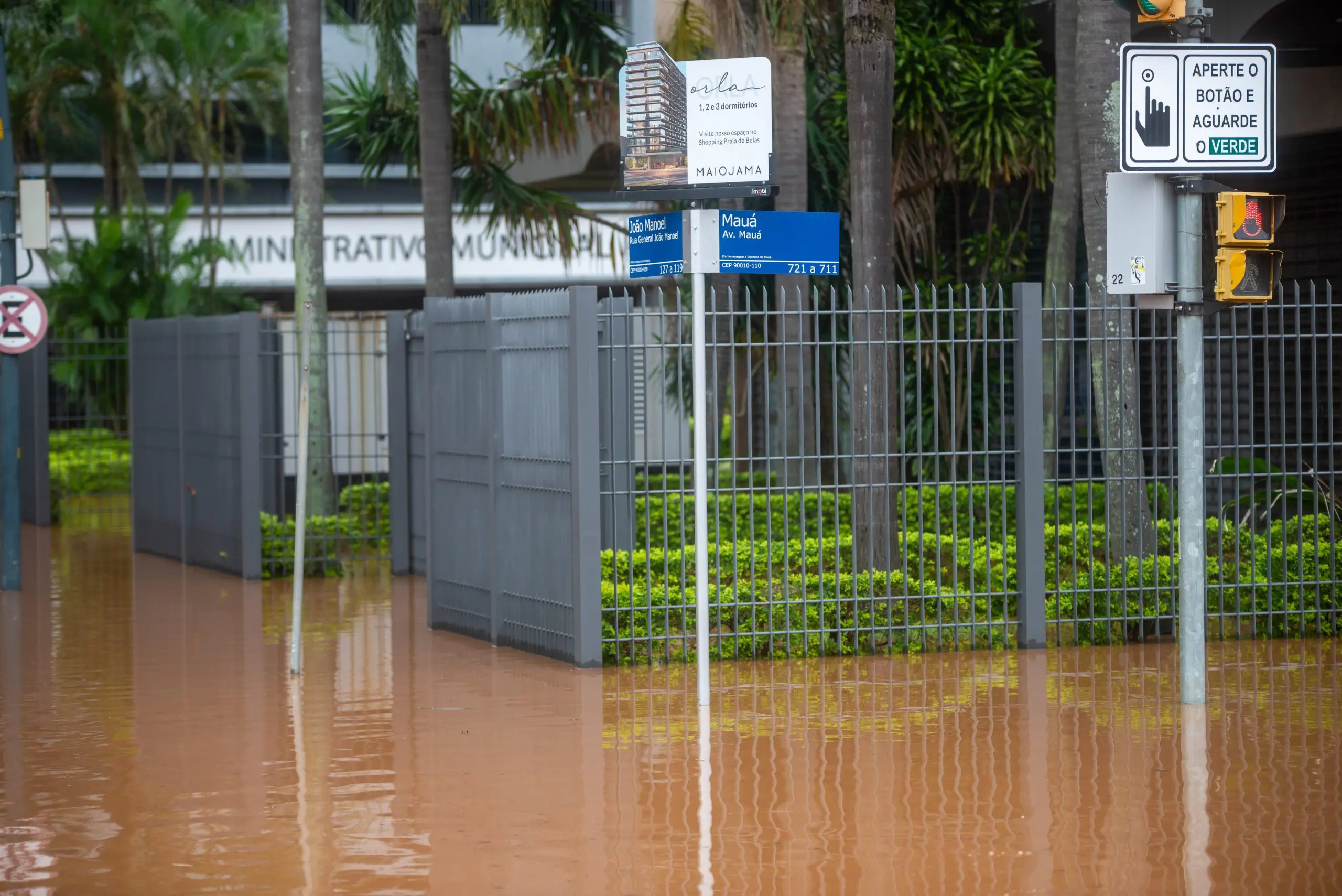 A enchente em Porto Alegre já é histórica. O Lago Guaíba, por exemplo, atingi 4,5 metros - 3/5/2024 | Foto: Mateus Piccini/FotoArena/Estadão Conteúdo