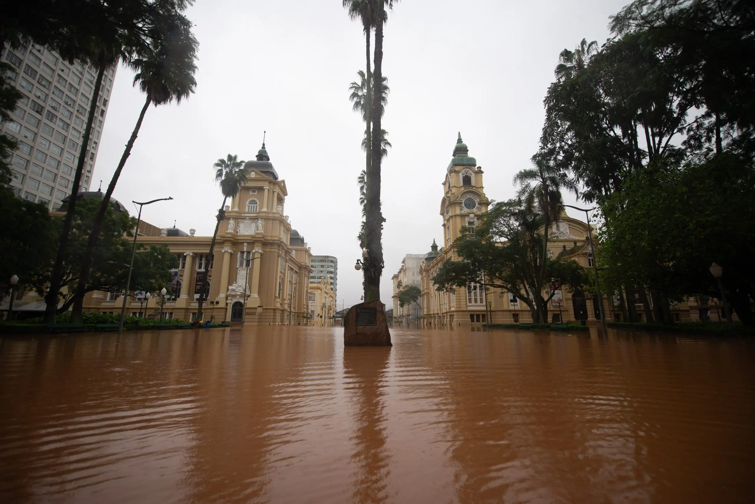 A enchente em Porto Alegre já é histórica. O Lago Guaíba, por exemplo, atingi 4,5 metros - 3/5/2024 | Foto: Mateus Piccini/FotoArena/Estadão Conteúdo