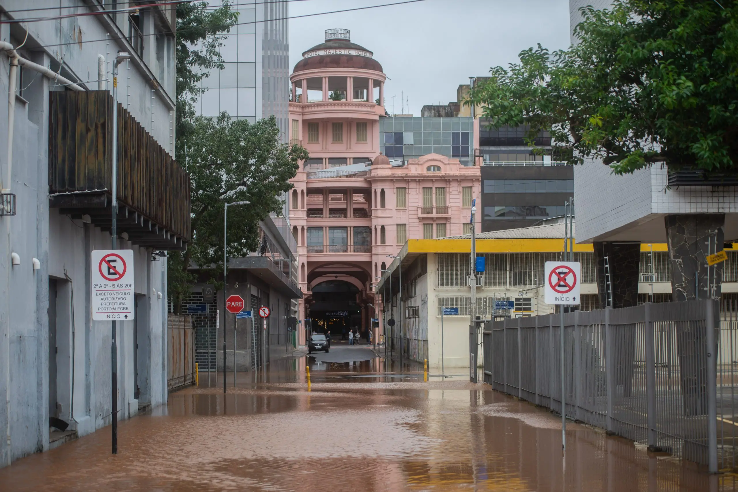 A enchente em Porto Alegre já é histórica. O Lago Guaíba, por exemplo, atingi 4,5 metros - 3/5/2024 | Foto: Mateus Piccini/FotoArena/Estadão Conteúdo