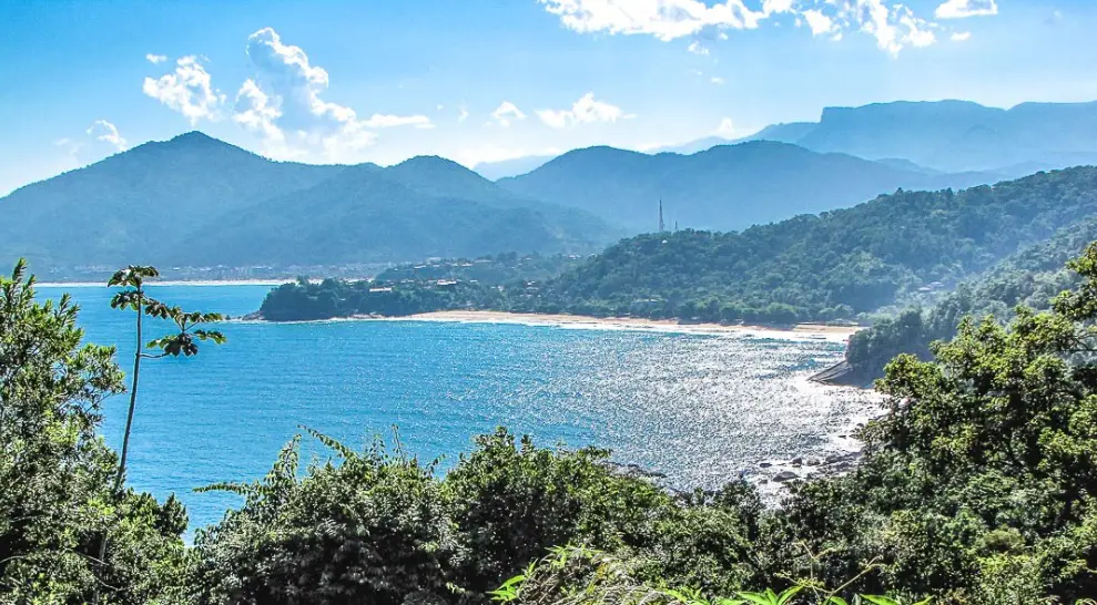 Praia Vermelha, em Ubatuba | Foto: Reprodução/Wikimedia Commons