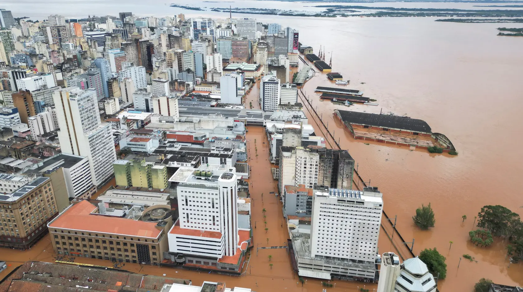Imagem de drone mostra o centro de Porto Alegre inundado, depois que pessoas foram evacuadas - 5/5/2024 | Foto: Renan Mattos/Reuters