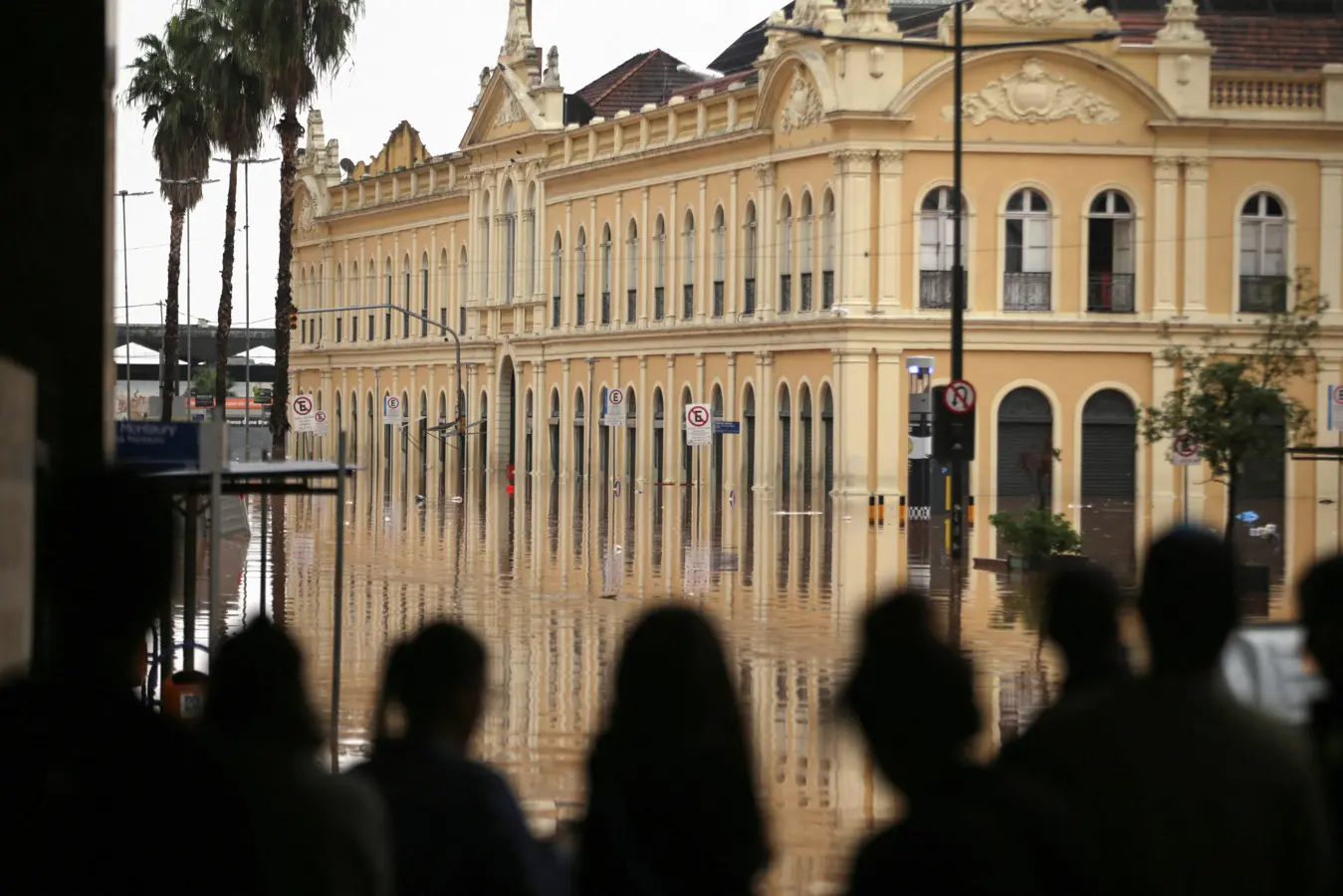 Vista do Mercado Público de Porto Alegre inundado, em Porto Alegre, no Rio Grande do Sul - 4/5/2024 | Renan Mattos/Reuters
