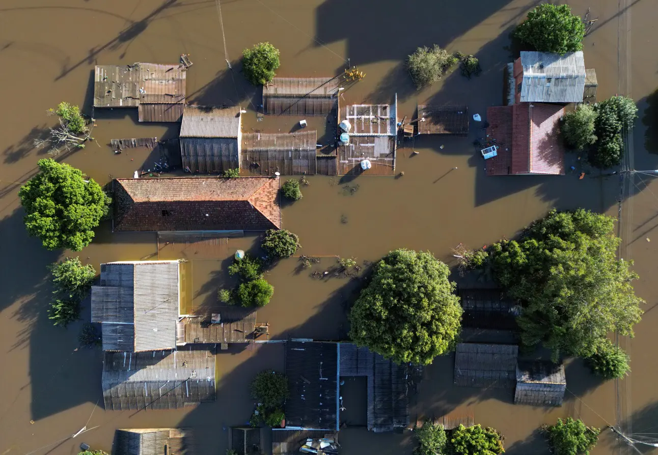 Casas inundadas, no bairro Mathias Velho, em Canoas, no Rio Grande do Sul - 9/5/2024 | Foto: Diego Vara/Reuters
