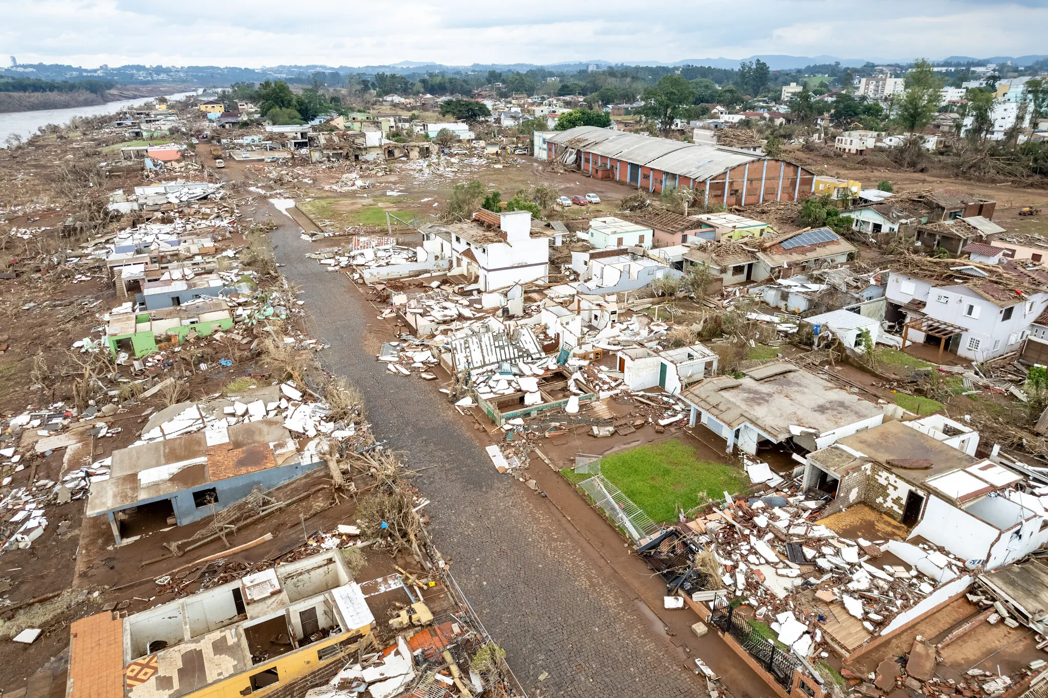 Imagem aérea mostra a destruição no Rio Grande do Sul (RS) depois que a água das enchentes abaixou