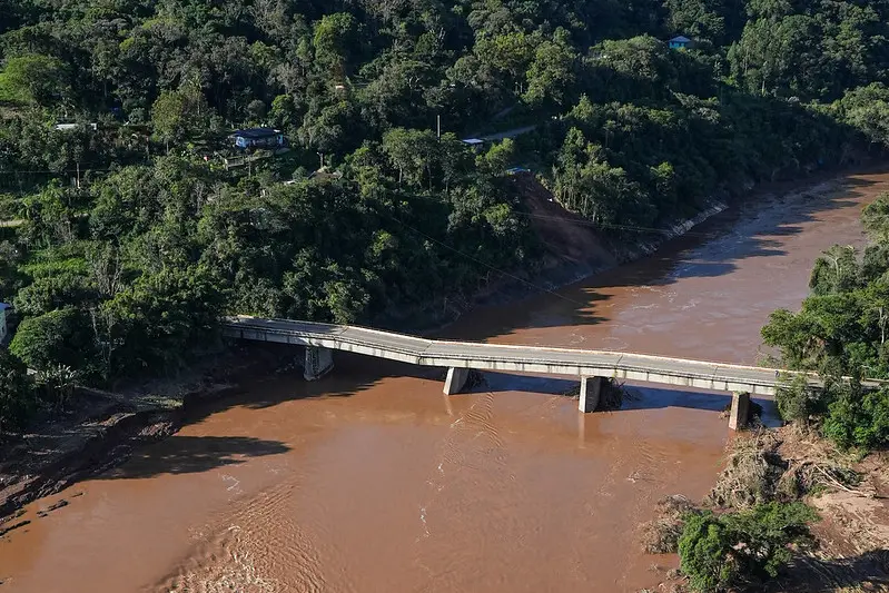 Governador Eduardo Leite faz sobrevoo na Serra Gaúcha, no Rio Grande do Sul, para avaliar estragos e riscos