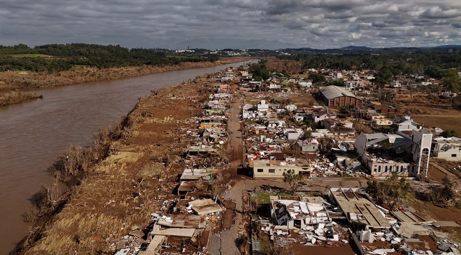 Drone mostra casas destruídas, depois das enchentes no Rio Taquarí, em Arroio do Meio, no Rio Grande do Sul - 20/5/2024 | Foto: Amanda Perobelli/Reuters
