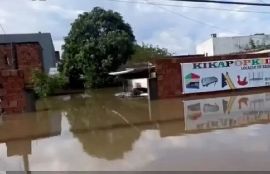 Casa de Shirley Ferreira dos Santos completamente alagada, na cidade Alvorada, a 19 km de Canoas (RS) | Foto: Arquivo pessoal