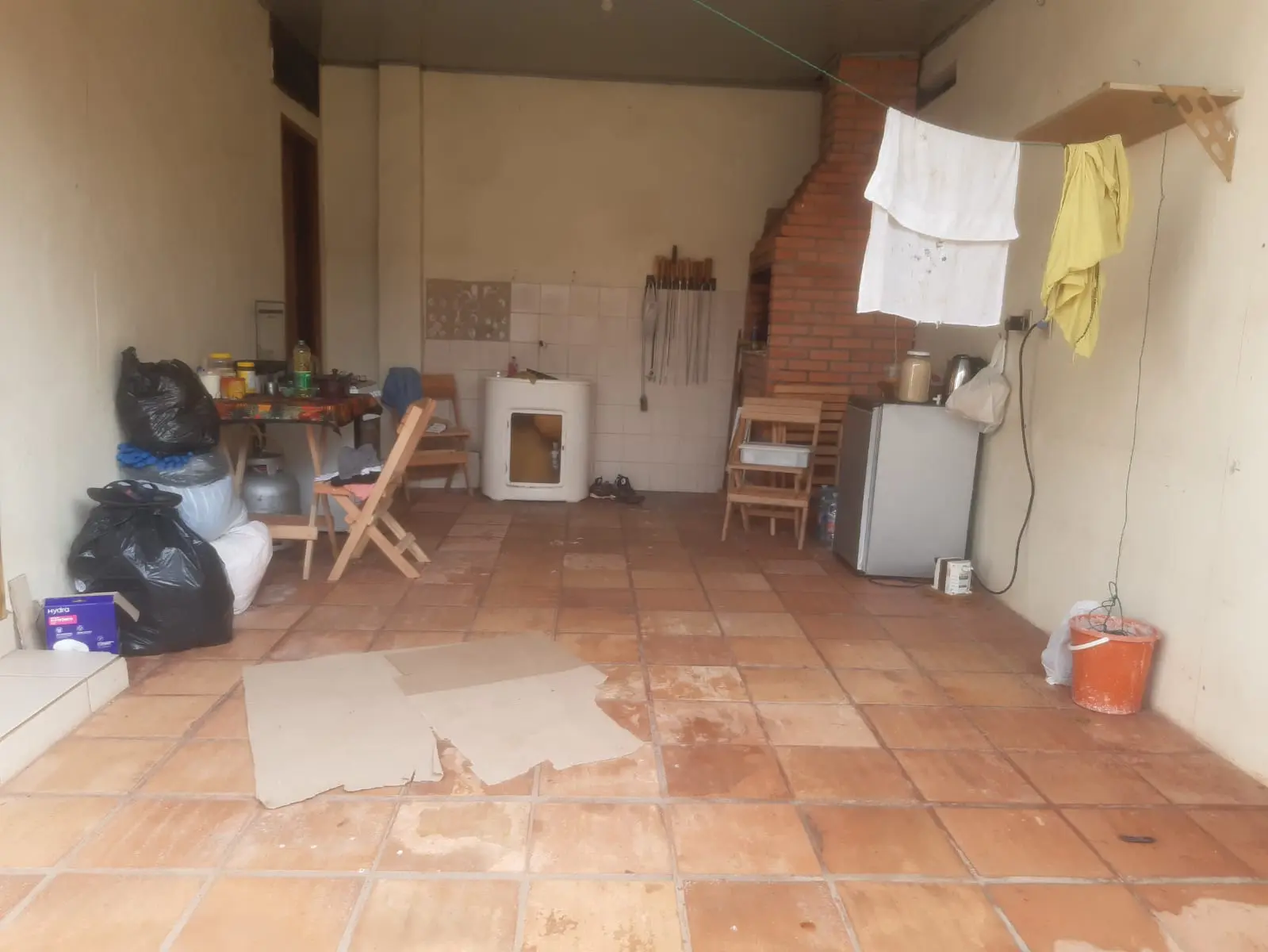 Shirley e sua família estão abrigados na garagem da casa da cunhada dela | Foto: Arquivo pessoal