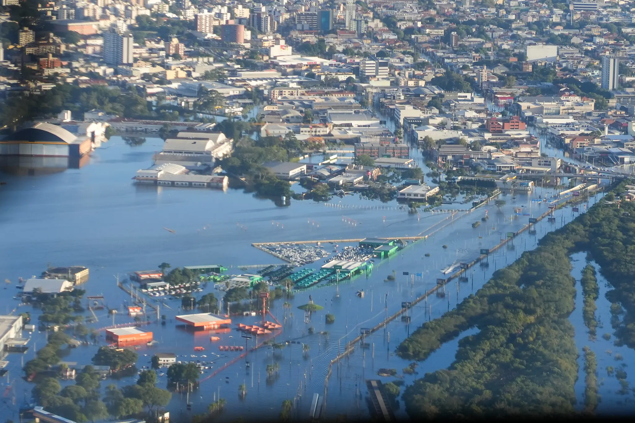 Alagamento atinge a capital do no Rio Grande do Sul