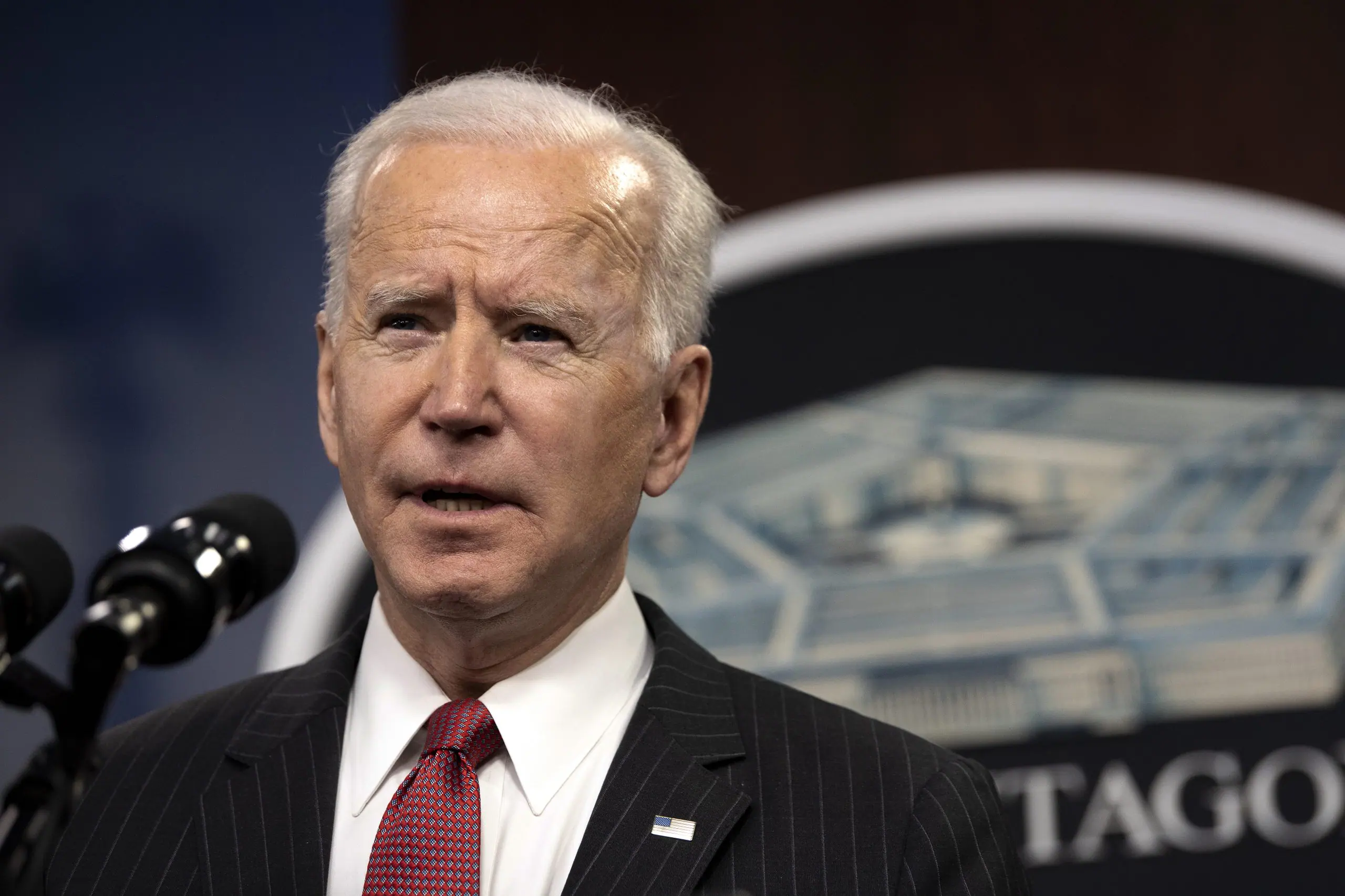 Apenas 28% dos entrevistados acreditam nas medidas econômicas de Joe Biden | Foto: Secretaria de Defesa/Lisa Ferdinando