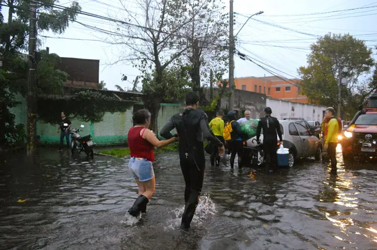 lagoa dos patos inundada enchente rs rio grande porto alegre chuva