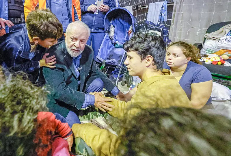 lula visita abrigo rs