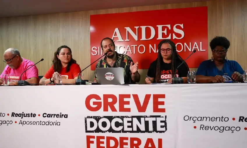 sindicatos de universidades divergem sobre greve
