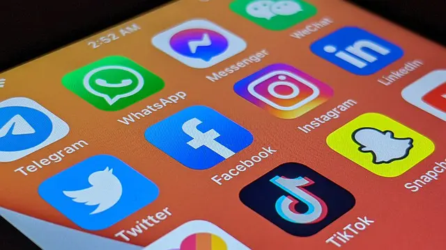 Instagram, Facebook e redes sociais na vida dos jovens