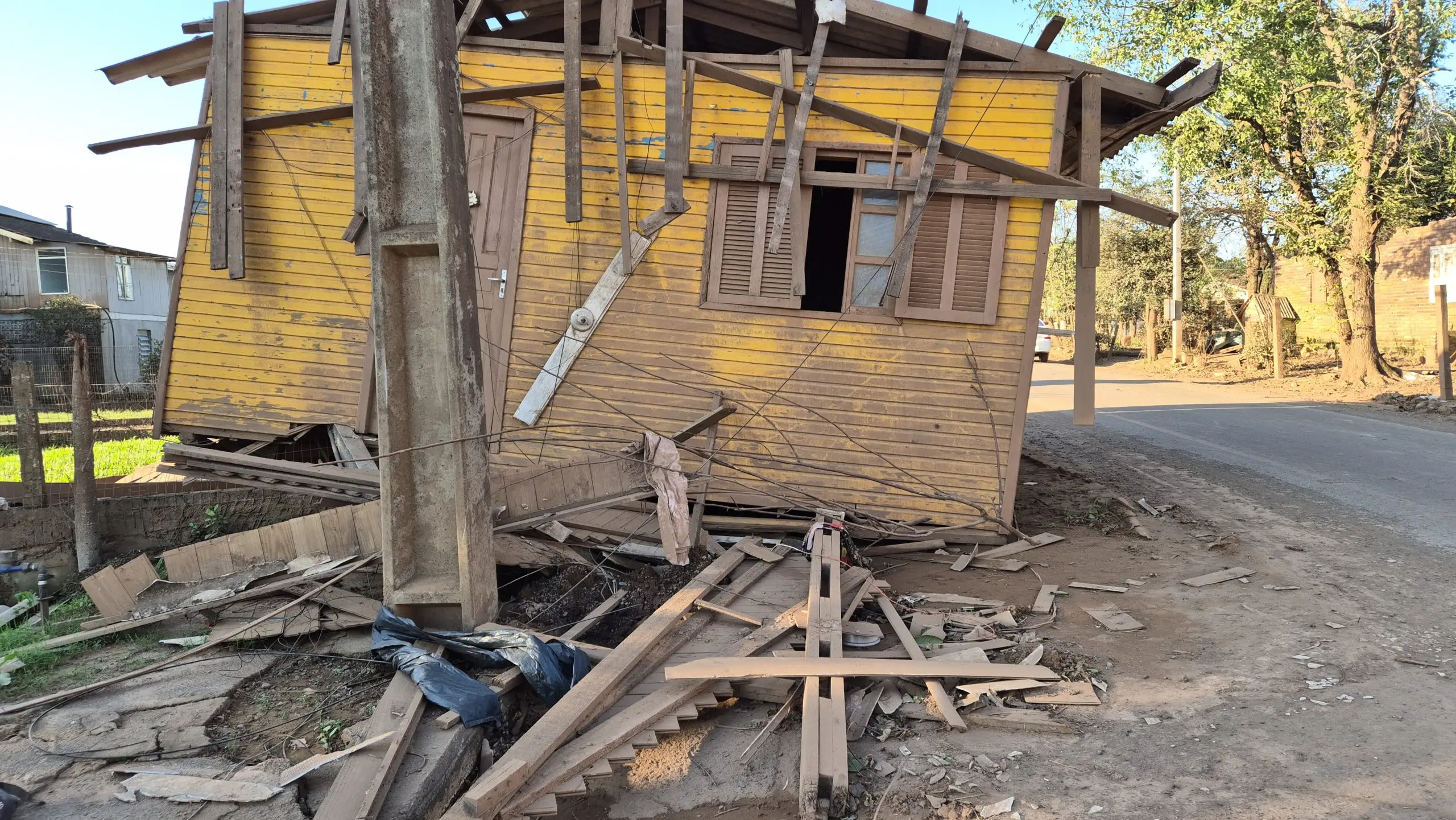Casa arrastada pela enchente em Cruzeiro do Sul, no Vale do Taquari (RS) | Foto: Tauany Cattan/Revista Oeste