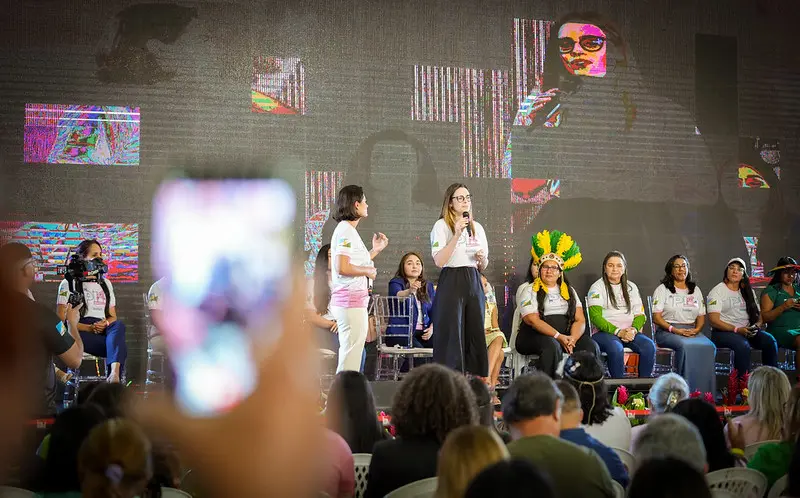 A pré-candidata a vereadora pela cidade de São Paulo, a cubana Zoe Martinez, discursa durante o evento de Michelle Bolsonaro | Foto: Reprodução/PL Mulher