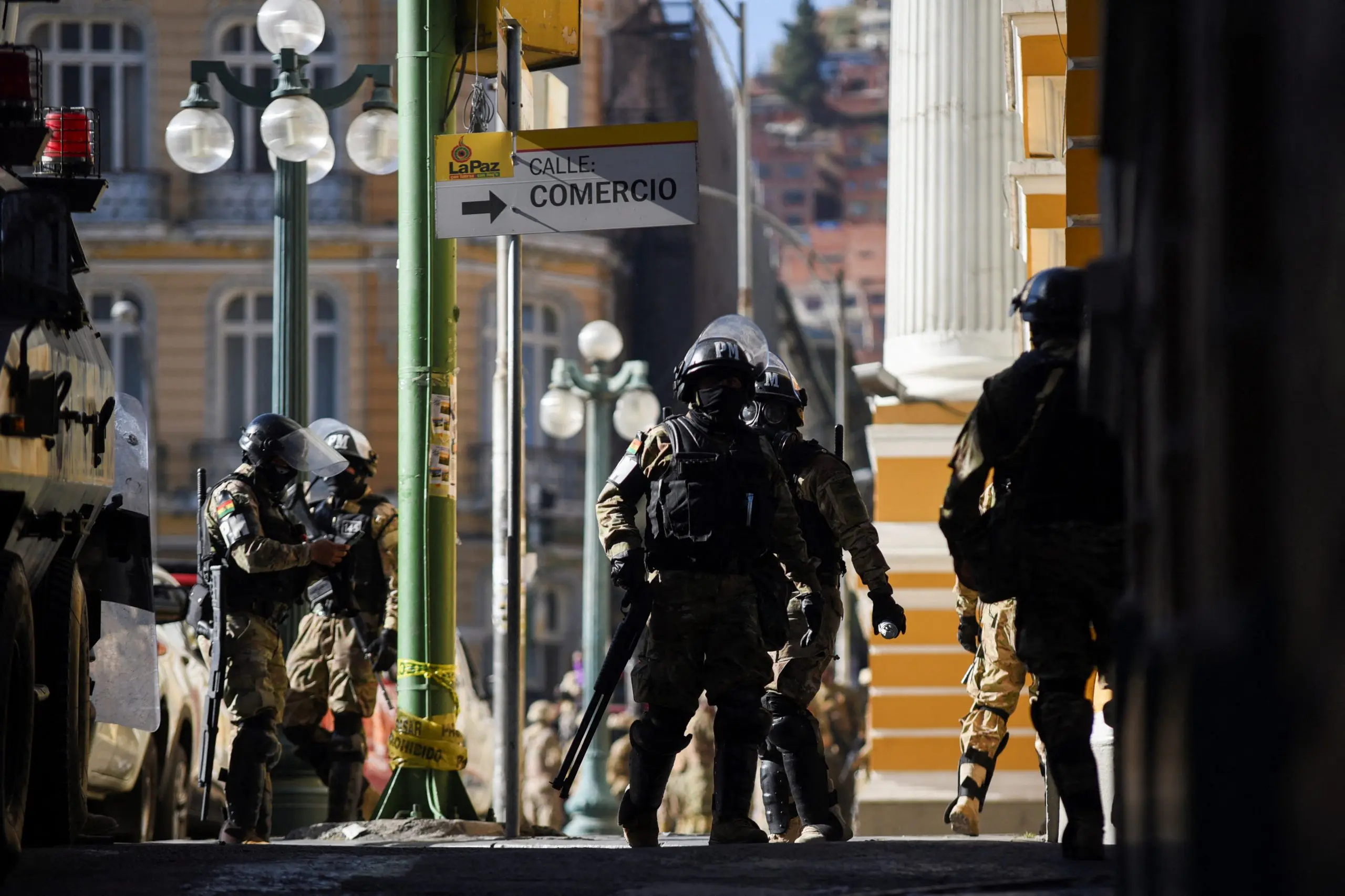 Militares deixaram a Praça Murillo horas depois da tentativa de golpe | Foto: Claudia Morales/Reuters
