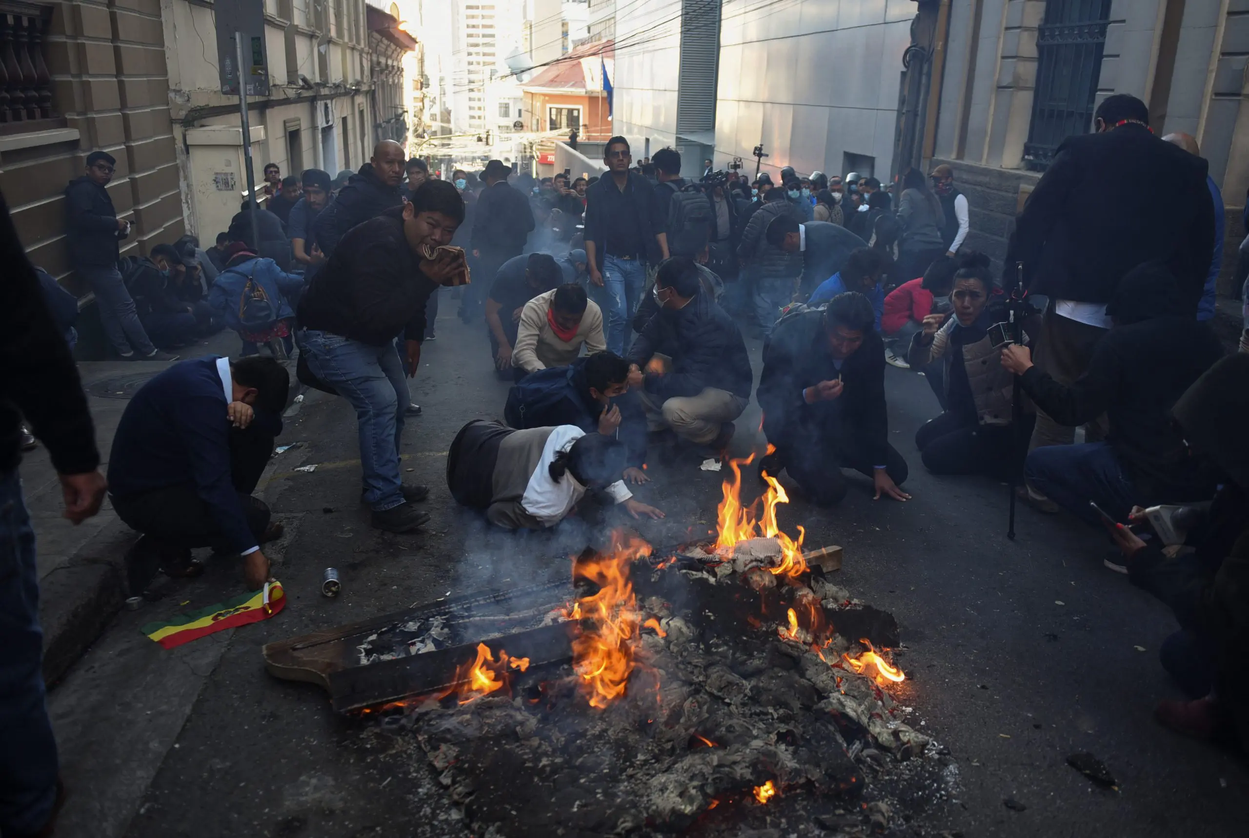 Militares deixaram a Praça Murillo horas depois da tentativa de golpe | Foto: Claudia Morales/Reuters