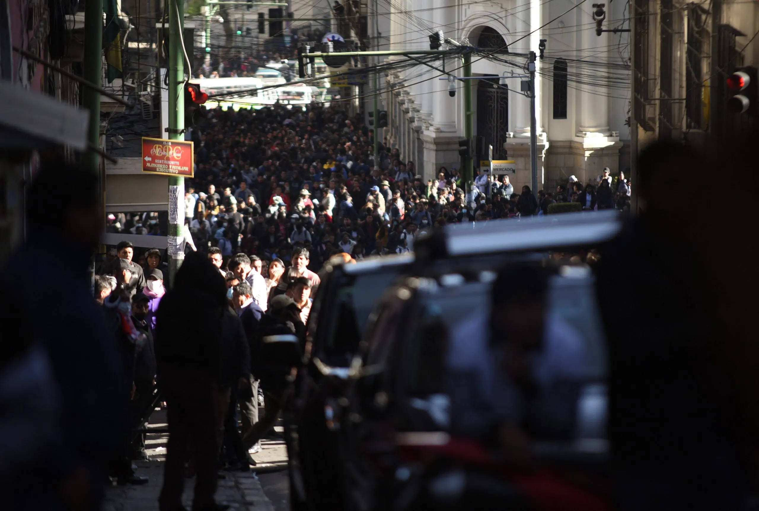 Militares deixaram a Praça Murillo horas depois da tentativa de golpe | Foto: Claudia Morales/Reuters
