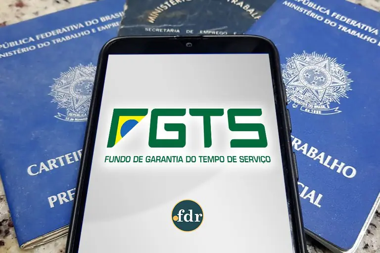 Foto com o aplicativo do FGTS e CLT
