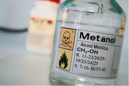 Frasco de Metanol | Foto: Reprodução/Redes sociais