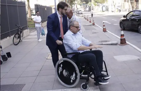 O ex-governador do Rio de Janeiro, Sérgio Cabral, compareceu de cadeira de rodas, no início da tarde desta segunda-feira (20), na Justiça federal, para prestar o seu primeiro depoimento após ter saído da cadeia. 20/05/2024