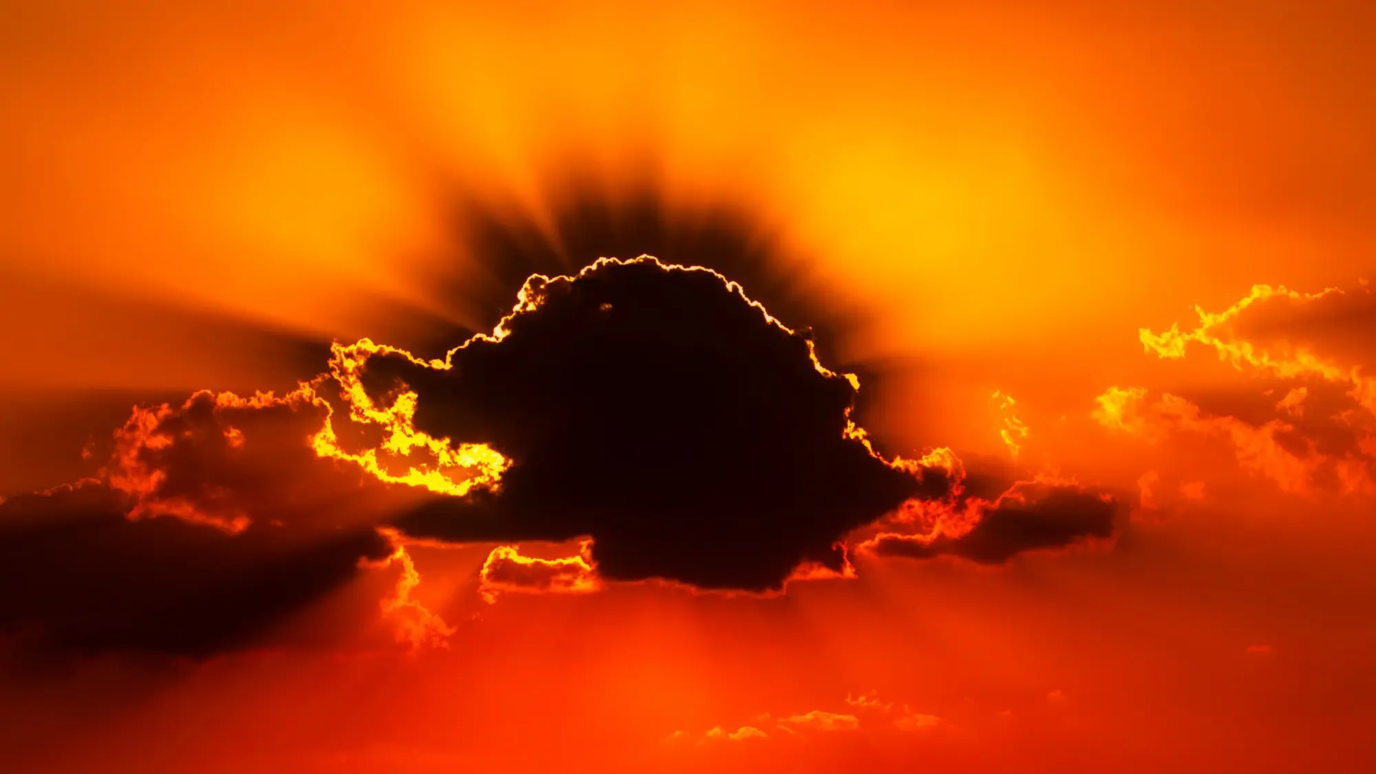 Céu vermelho durante onda de calor