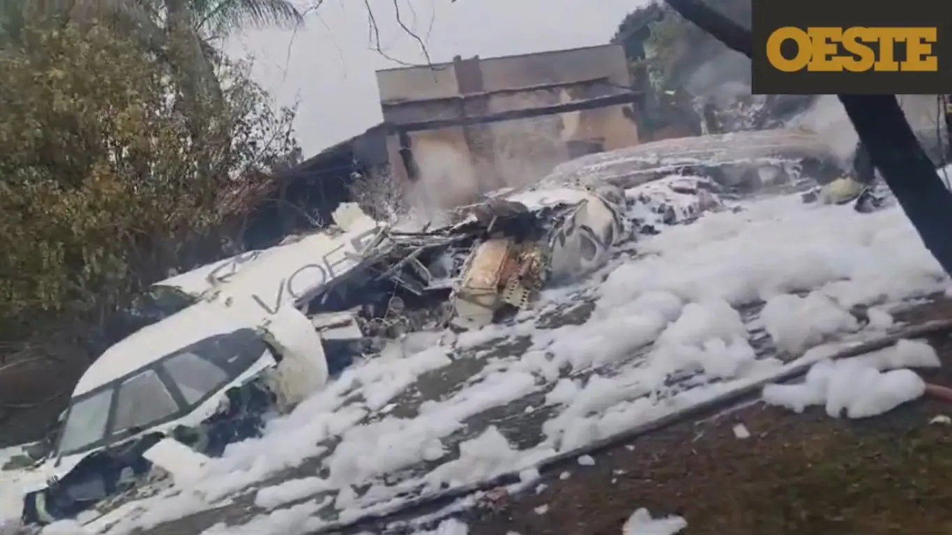 Imagem dos destroços de avião
