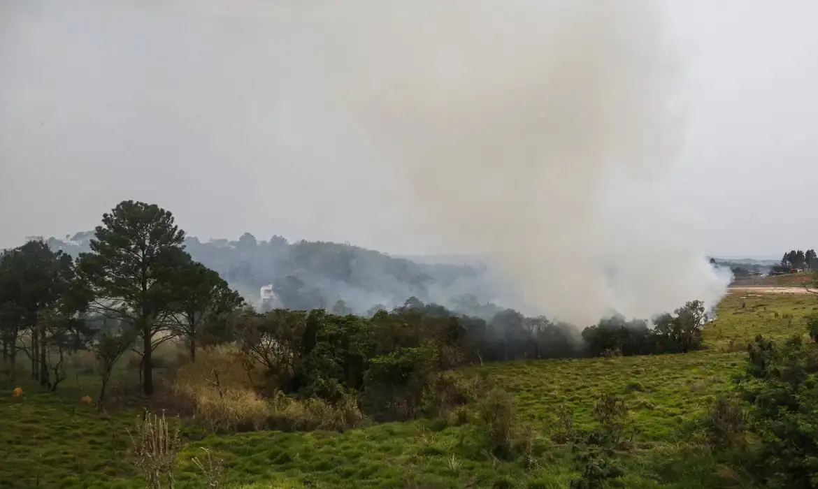 Incêndio em local do Estado de São Paulo, que sofre com fogo