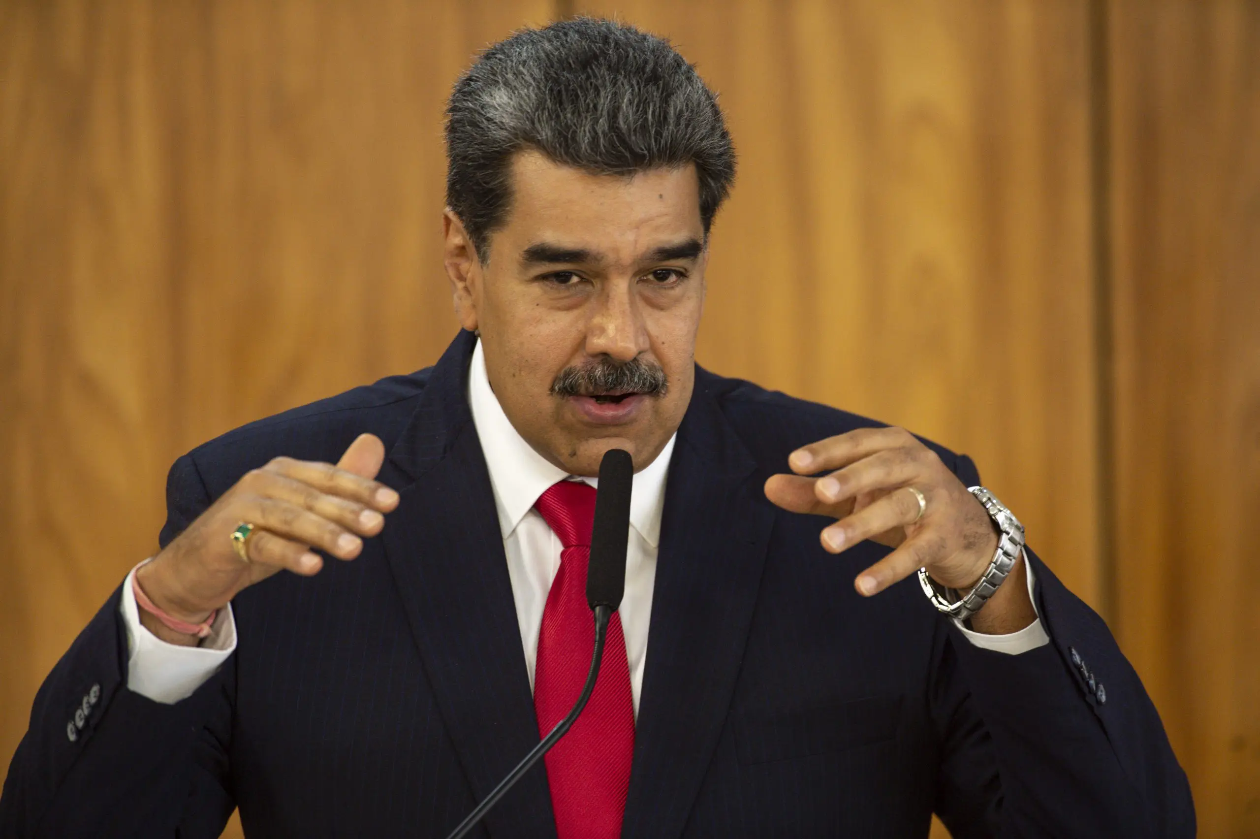 Durante o discurso, Nicolás Maduro mencionou a contestação do ex-presidente Jair Bolsonaro (PL) ao sistema eleitoral brasileiro | Foto: Marcelo Camargo/Agência Brasil