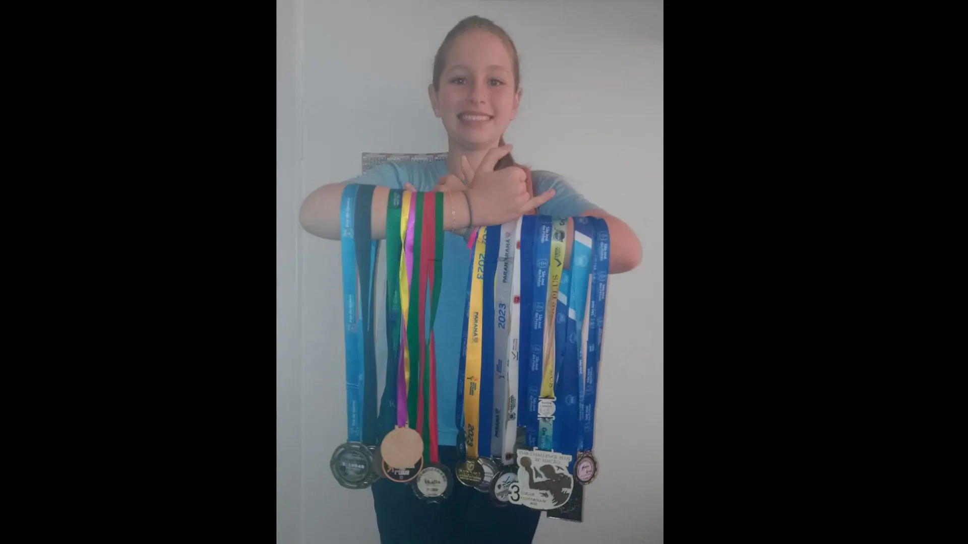 Várias medalhas de Yasmin Saddock, a sonhadora olímpica
