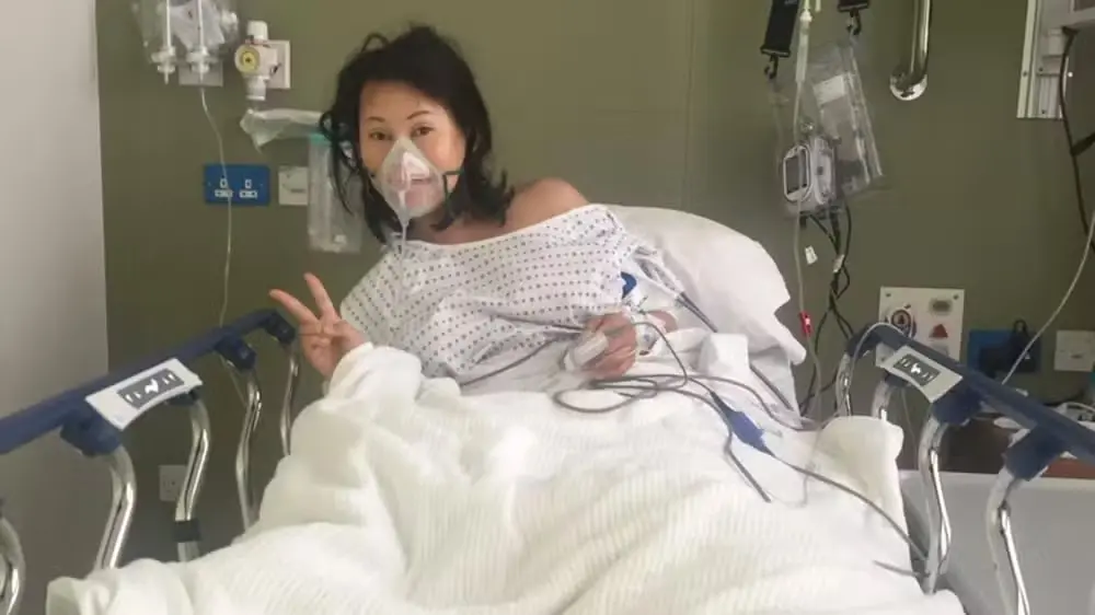 Mulher que queria ficar mais alta aparece em foto durante internação numa clínica de Londres