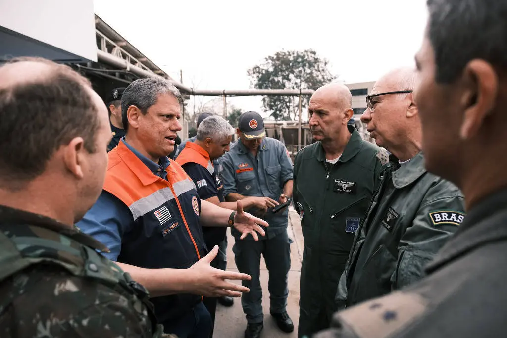 Governador Tarcísio de Freitas em visita a Ribeirão Preto, no dia 25/08/2024, em razão das queimadas; "Nós fizemos o reconhecimento agora pela manhã e os focos que remanesciam em Pedregulho, Paulo de Faria já foram extintos; então, não tem nenhum foco ativo no Estado de São Paulo", afirmou Tarcísio