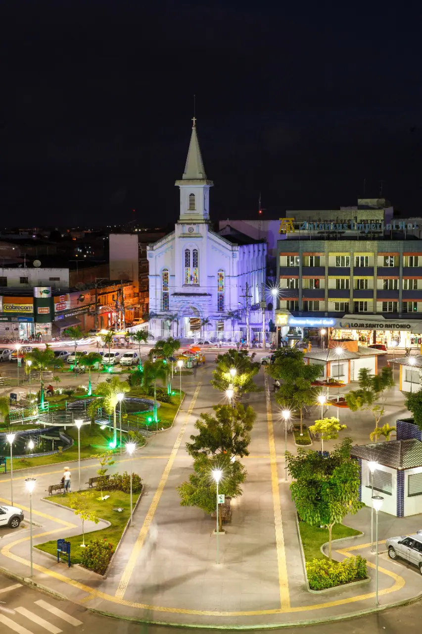 Vista da praça e da igreja central de Santo Antônio de Jesus (BA) | Foto: Divulgação/PMSAJ