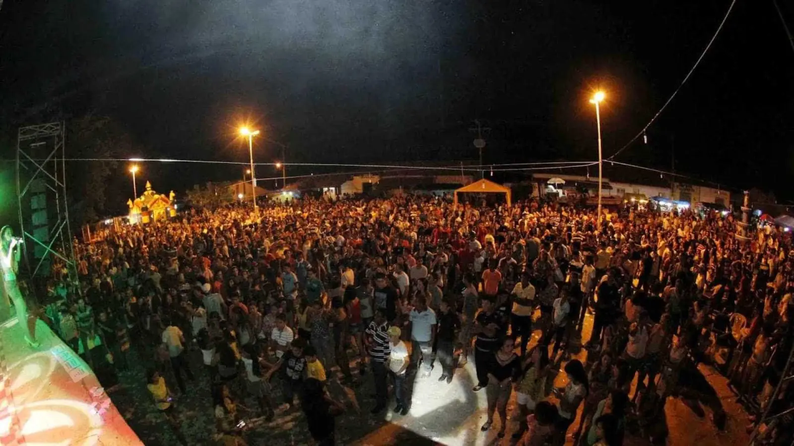 População acompanha showmício: segundo a Justiça, esse tipo de evento é um dos pontos mais sensíveis no período eleitoral