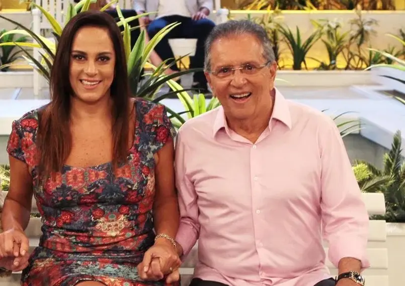 Foto de Silvia Abravanel ao lado de Carlos Alberto de Nóbrega