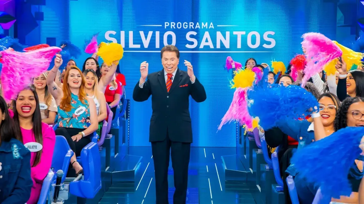 Silvio Santos no meio do auditório de seu programa na televisão | Foto: Divulgação/SBT