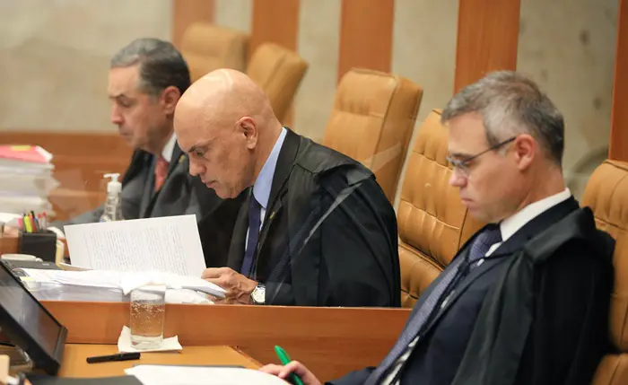 Ministros Luís Roberto Barroso, Alexandre de Moraes e André Mendonça, durante sessão plenária do Supremo Tribunal Federal — Brasília, 6/4/2022 | Foto: Nelson Jr./SCO/STF