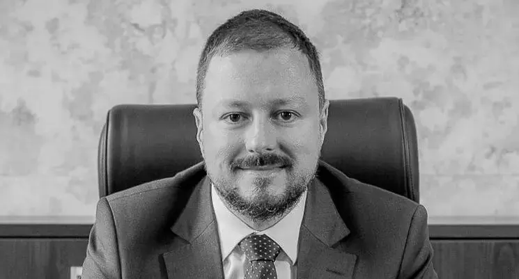Wagner Lenhart, presidente do Instituto Millenium, de terno e gravata, em imagem de divulgação da associação