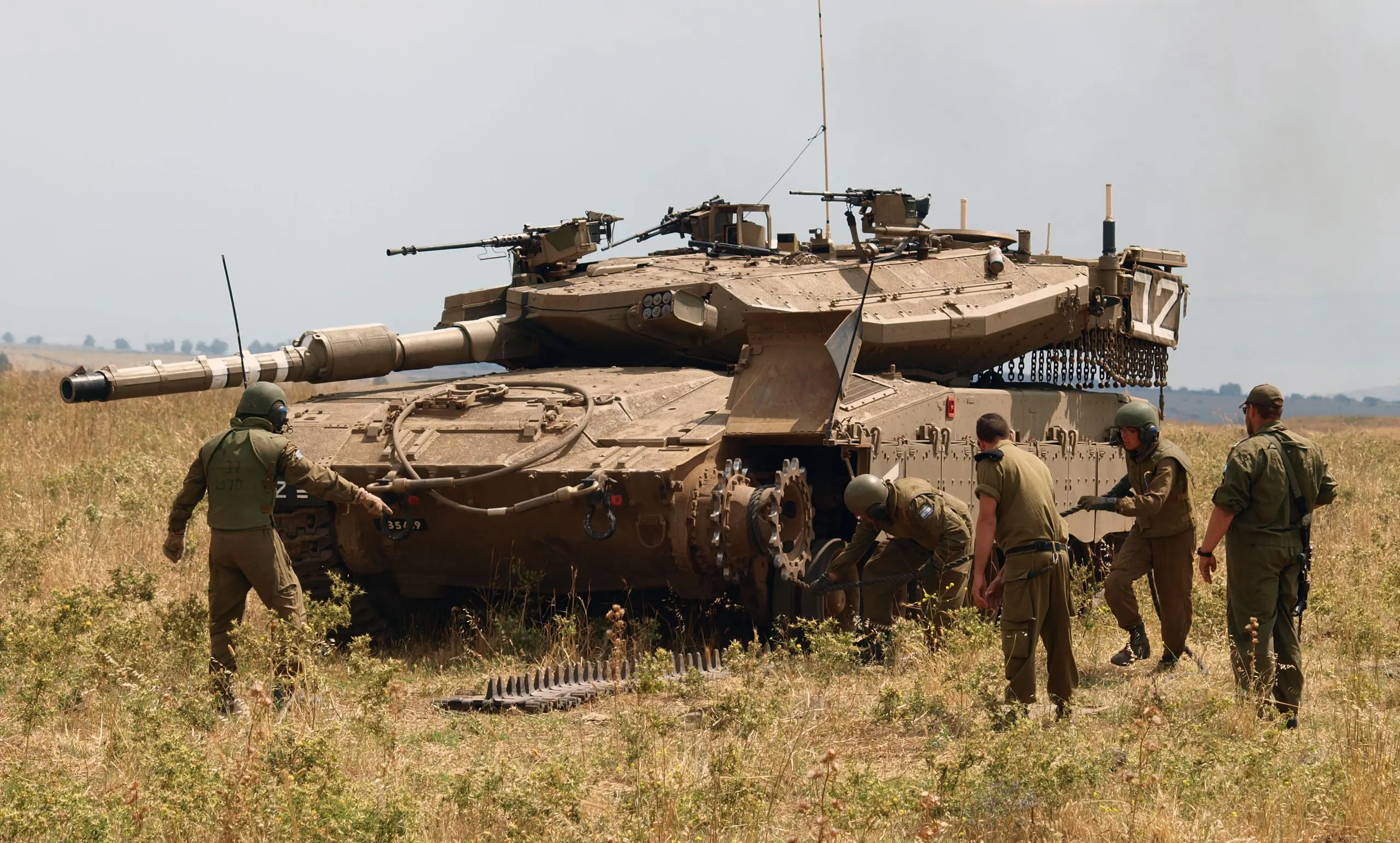 Blindado israelense durante operação no Oriente Médio | Foto: Reprodução/Wikimedia Commons