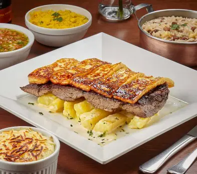 Carne de sol de filé mignon sobre uma cama de macaxeira, presente no cardápio do Coco Bambu | Foto: Divulgação/Coco Bambu
