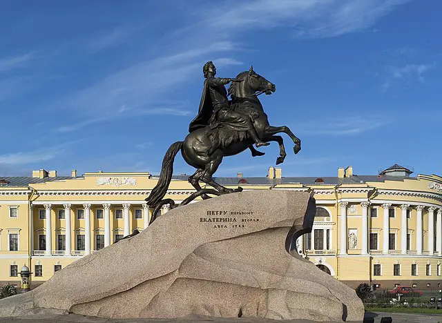 O Cavaleiro de Bronze, em São Petersburgo - 9/8/2003 | Foto: Godot13/Wikimedia Commons