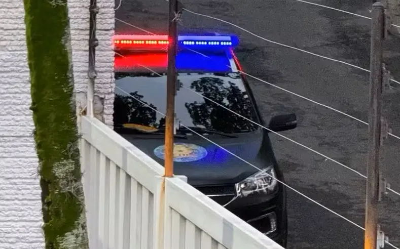 Polícia em volta da Embaixada da Argentina na Venezuela