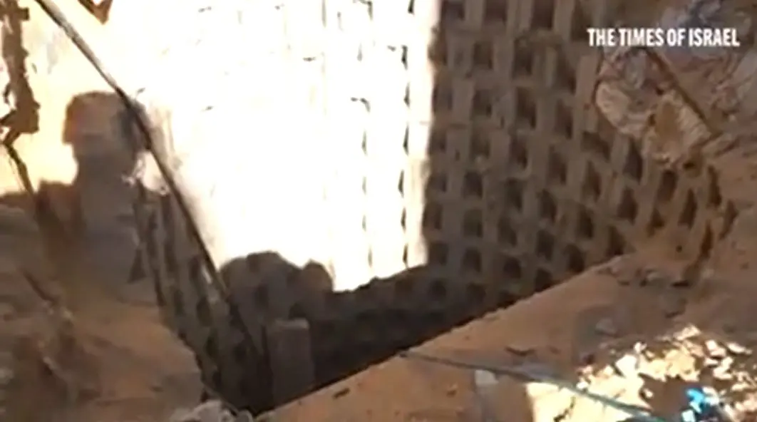 Entrada do túnel onde estavam vítimas do grupo terrorista Hamas em Gaza | Foto: Divulgação/FDI/The Times of Israel