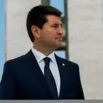 Governistas coletam assinaturas para CPI da Propaganda