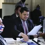 Alcolumbre devolve MP
